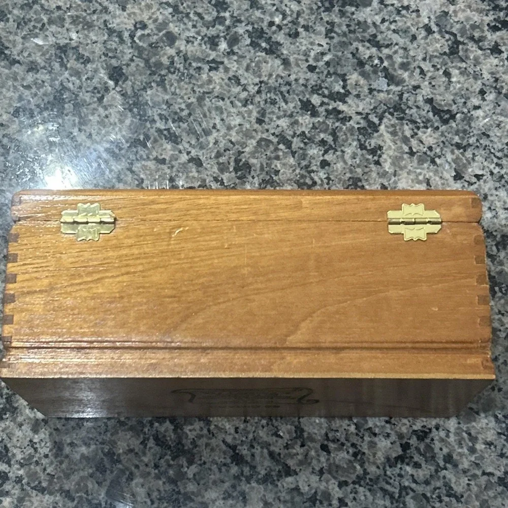 Arturo Fuente Anejo No.19   Wooden Cigar Box Made In Dominica Used